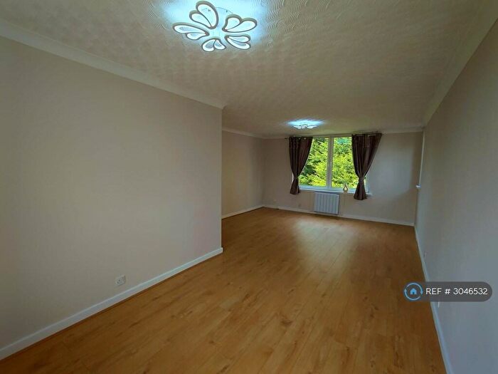 2 Bedroom Flat To Rent In Lennox Court, Bearsden - Glasgow, G61