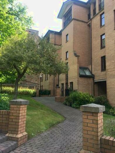 3 Bedroom Flat To Rent In Flat At Partickhill Road, G11