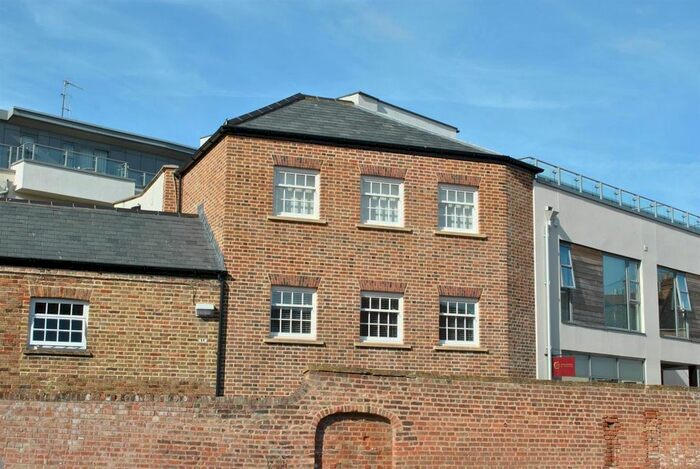 1 Bedroom Flat To Rent In Corporation Street, Taunton, TA1