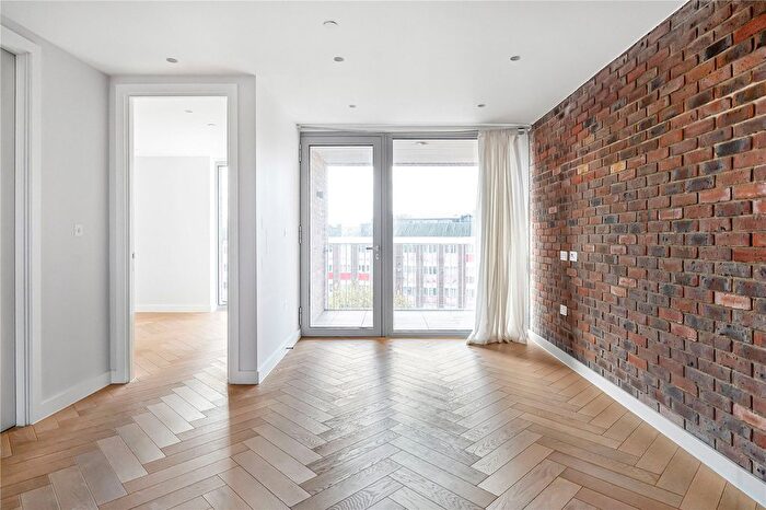 1 Bedroom Flat To Rent In Maple Path, London, E5