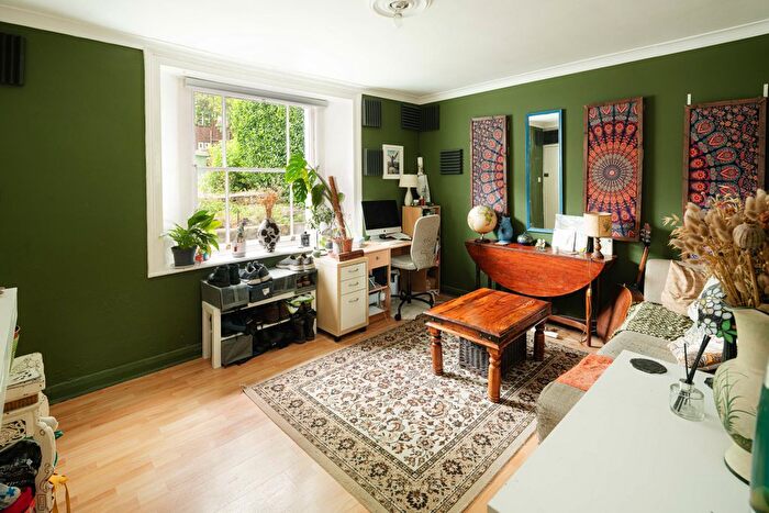 1 Bedroom Flat For Sale In De Crespigny Park, London, SE5