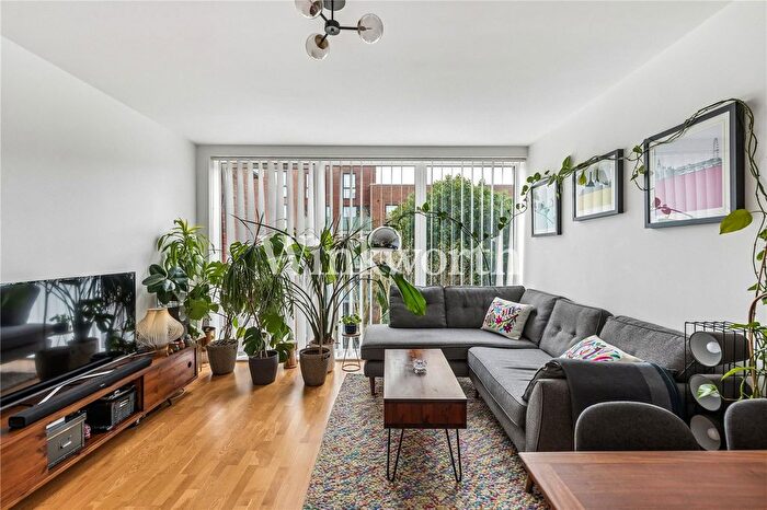 2 Bedroom Flat For Sale In Bathurst Square, London, N15