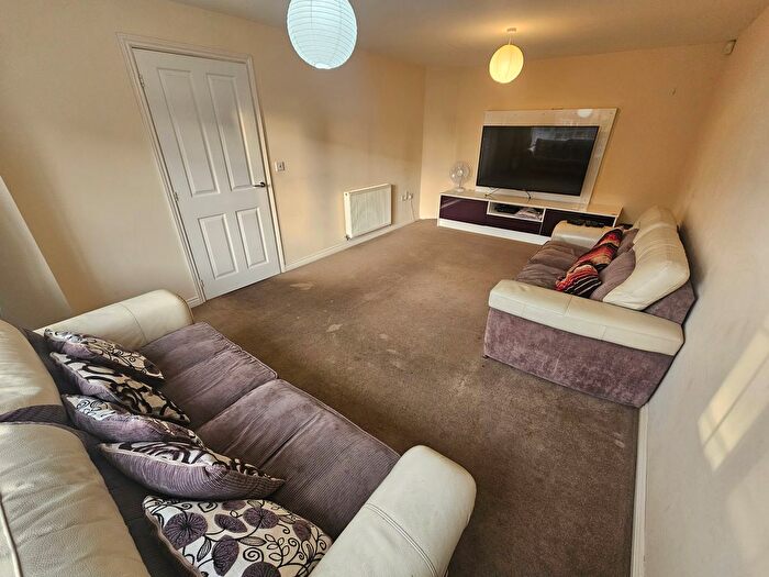 4 Bedroom Detached House To Rent In Redbrook Way, Bradford, BD9