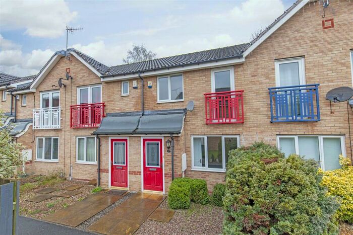 2 Bedroom Town House To Rent In Wharton Drive, Chesterfield, Chesterfield, Derbyshire, S41