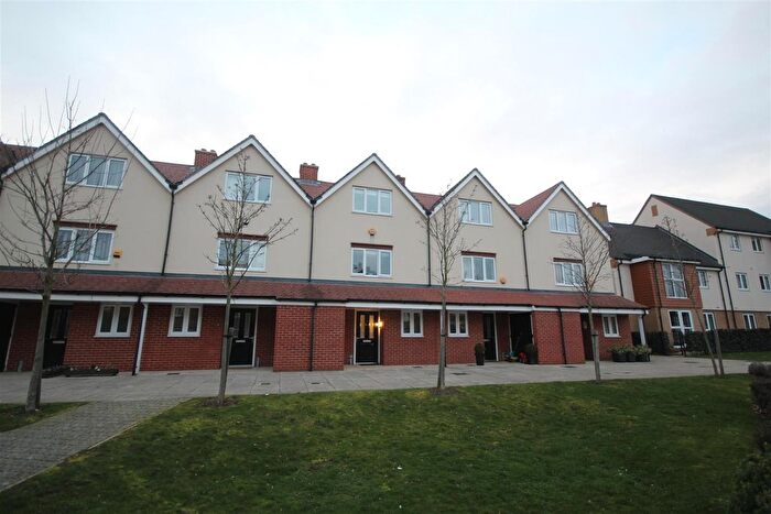 3 Bedroom Town House To Rent In Fremantle Waye, Hayes, Middlesex, UB3