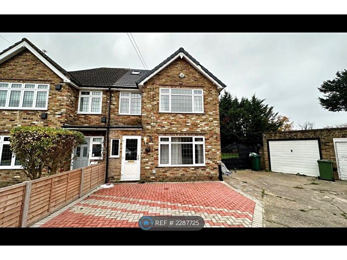 5 Bedroom Semi-Detached House To Rent In Hendon Way, Stanwell, Staines-Upon-Thames, TW19