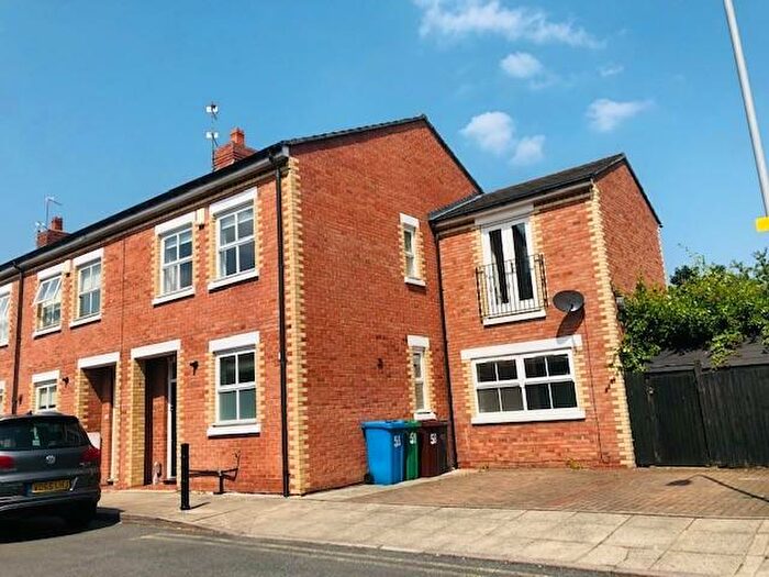 4 Bedroom Town House To Rent In Elm Grove, Manchester, M20