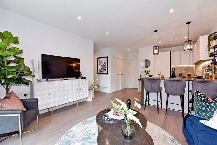 2 Bedroom Apartment To Rent In Darjeeling House, Memorial Avenue, Slough, Berkshire, SL1