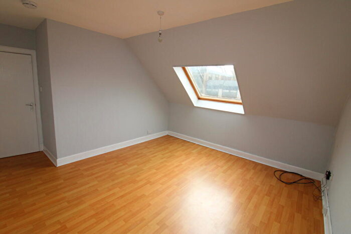 3 Bedroom Flat To Rent In St. James Street, Paisley, PA3