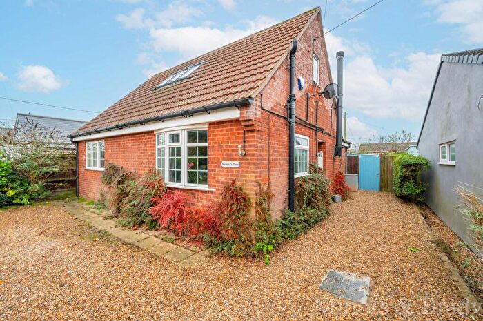 3 Bedroom Detached Bungalow To Rent In Bush Estate, Eccles-On-Sea, NR12