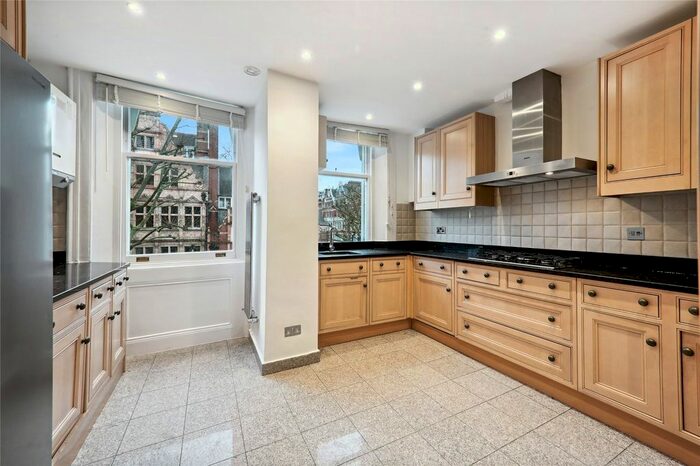 3 Bedroom Flat To Rent In Harrington Gardens, South Kensington, London, SW7