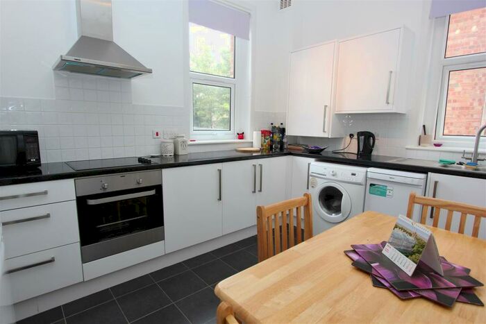Studio To Rent In Green Lanes, Palmers Green, N13