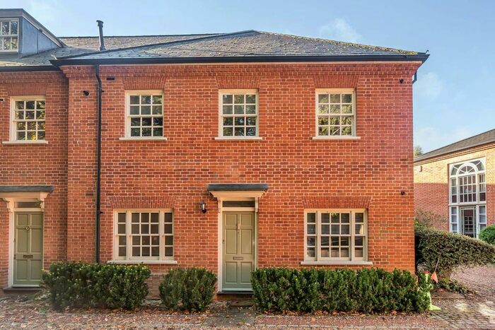 2 Bedroom Flat To Rent In Mulberry Close, Watford, WD17