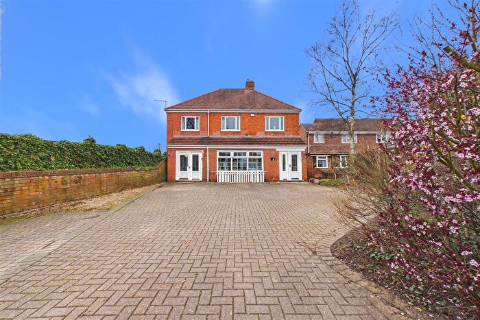 7 Bedroom Detached House For Sale In London Road, Balderton, Newark, NG24