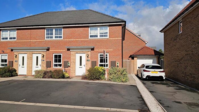 2 Bedroom Town House For Sale In Squires Grove, Bingham, NG13