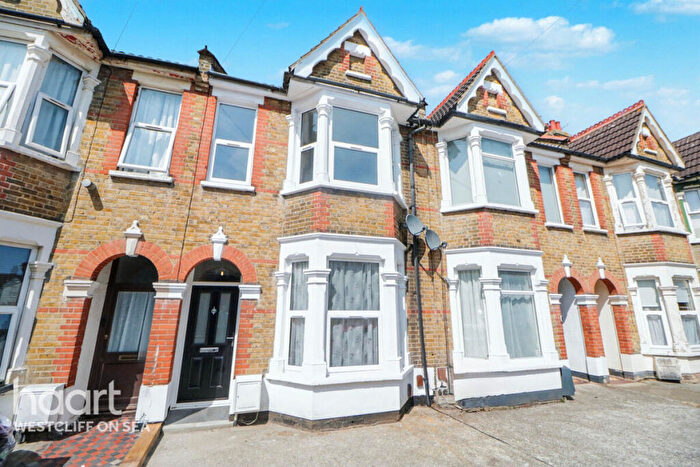 3 Bedroom Terraced House For Sale In Central Avenue, Southend-on-Sea, SS2