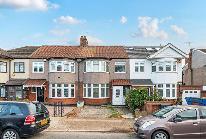3 Bedroom Terraced House For Sale In Parkside Avenue, Romford, RM1
