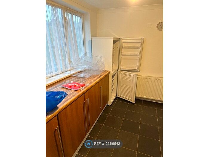 2 Bedroom Flat To Rent In Brendon Avenue, Luton, LU2