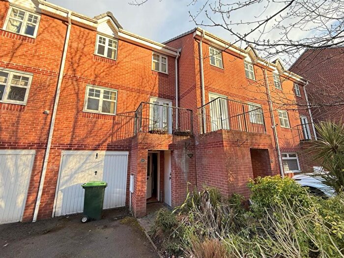 3 Bedroom Town House To Rent In Thunderbolt Way, Tipton, DY4