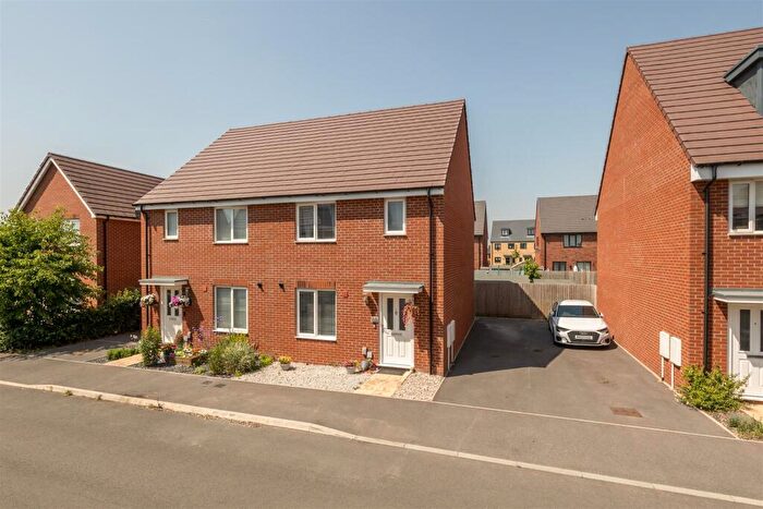 3 Bedroom Semi-Detached House For Sale In Brundle Way, Wantage, Oxfordshire, OX12