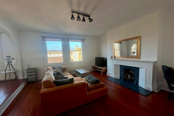 3 Bedroom Flat To Rent In Norton Road, Hove, BN3