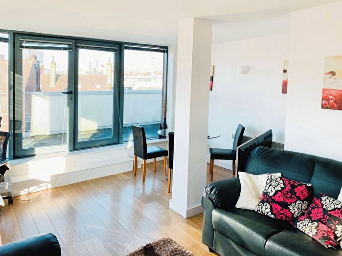 2 Bedroom Flat To Rent In Hunslet Road, Leeds, West Yorkshire, Uk, LS10