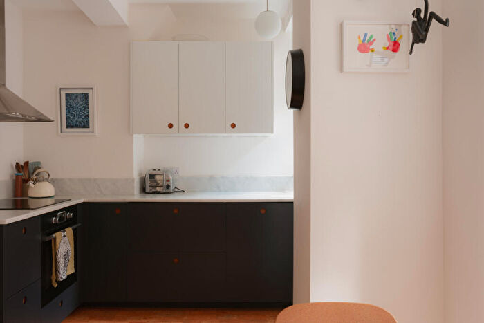 2 Bedroom Flat For Sale In Walton House, Montclare Street, London, E2