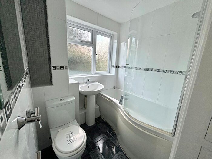 2 Bedroom Bungalow To Rent In Boscombe Spa Road, Bournemouth, BH5