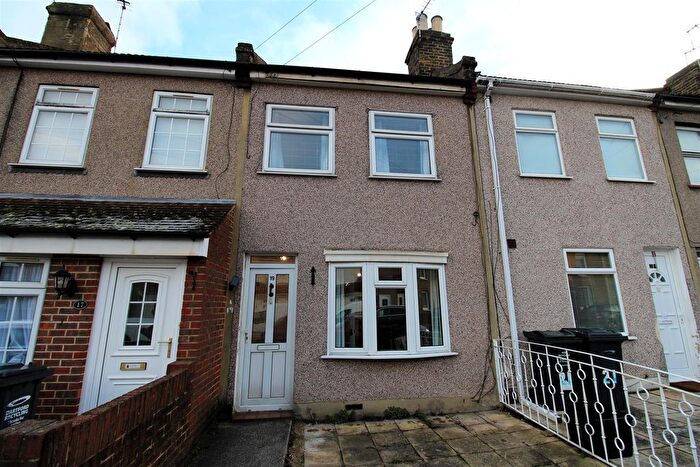 2 Bedroom Property To Rent In Blenheim Road, Dartford, DA1