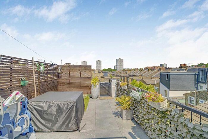 2 Bedroom Flat For Sale In Inworth Street, Battersea, SW11