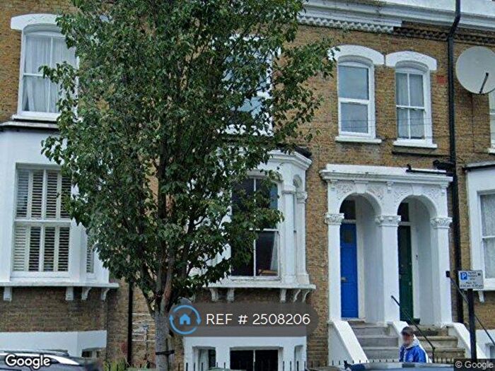 3 Bedroom Flat To Rent In Haselrigge Road, London, SW4