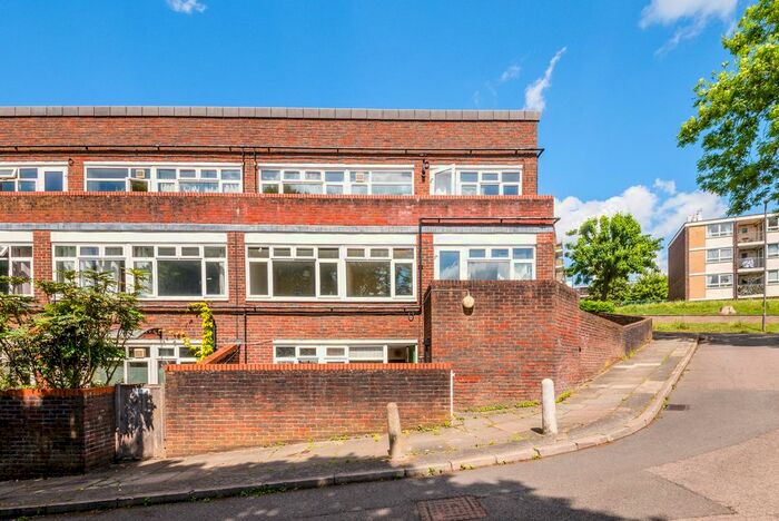 4 Bedroom Maisonette To Rent In Murfett Close, London, SW19