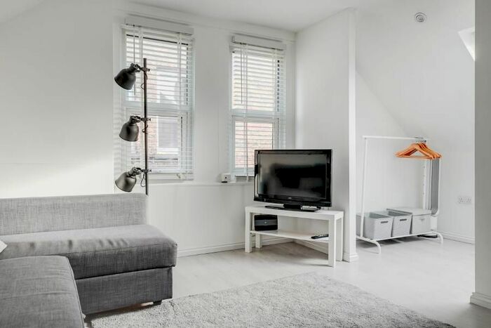 Studio To Rent In Cricklewood Lane, Cricklewood, London, NW2