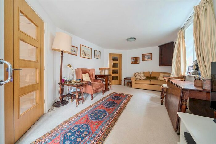 2 Bedroom Flat For Sale In North Street, Headcorn, Ashford, TN27
