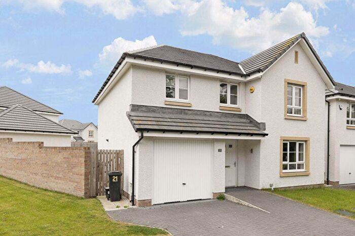 5 Bedroom Detached House For Sale In Dunnikier Way, Burdiehouse, Edinburgh, EH17