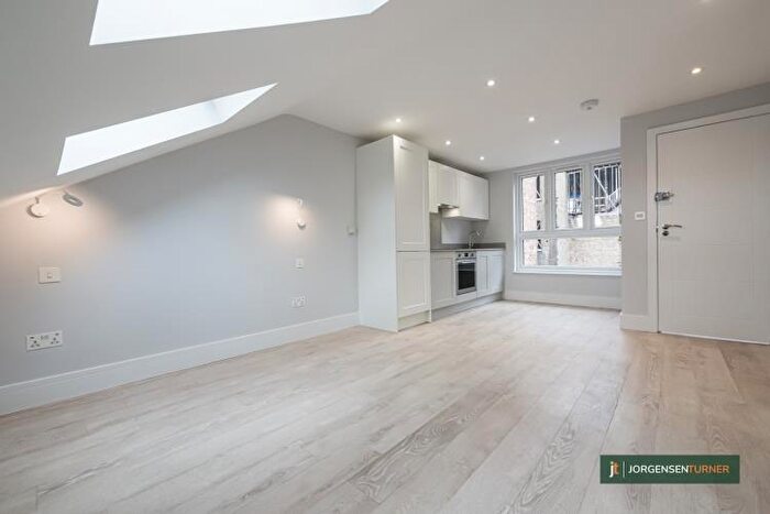 Studio To Rent In Glengall Road, London, NW6