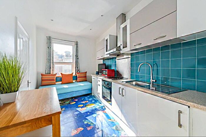 3 Bedroom Property For Sale In Fulham Road, Fulham, London, SW6