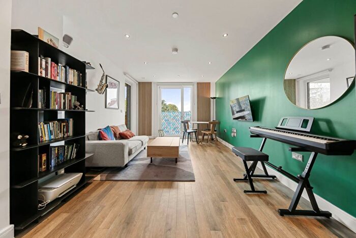 1 Bedroom Flat For Sale In Wyvern Court, Oliver Road, Leyton, E10