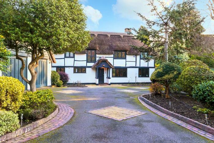 3 Bedroom Detached House To Rent In The Chase, Oxshott, Surrey, KT22