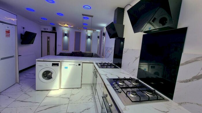 6 Bedroom Detached House To Rent In Alton Road, Birmingham, B29
