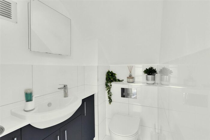 4 Bedroom Detached House For Sale In Oatlands Drive, Weybridge, KT13