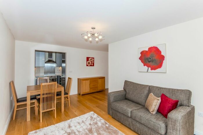 2 Bedroom Flat To Rent In Five Mile Drive, Oxford, OX2