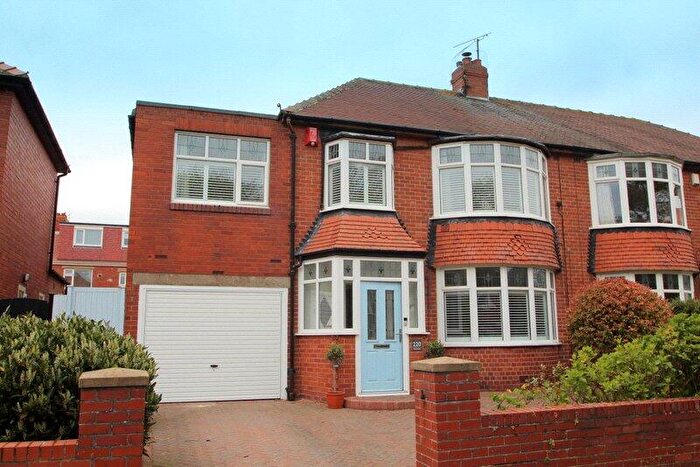 4 Bedroom Semi Detached House For Sale In The Broadway, Cullercoats, NE30