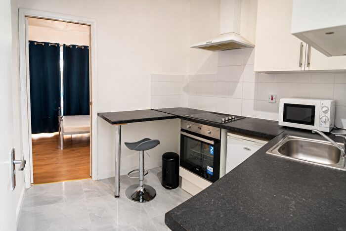 1 Bedroom Flat To Rent In Stockport Road, Manchester, M13