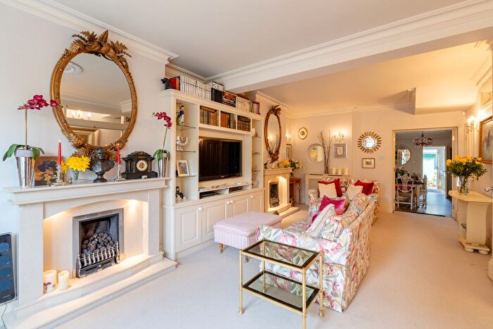 3 Bedroom Property To Rent In Kingwood Road, Fulham, SW6