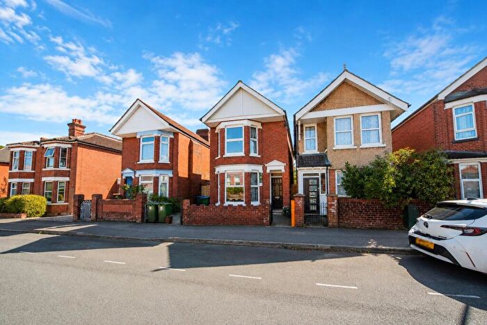 3 Bedroom House For Sale In Heatherdeane Road, Southampton, Hampshire, SO17