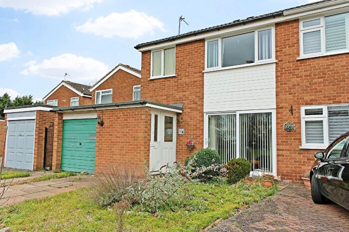 3 Bedroom Semi-detached House For Sale In Bideford Close, Wigston, LE18