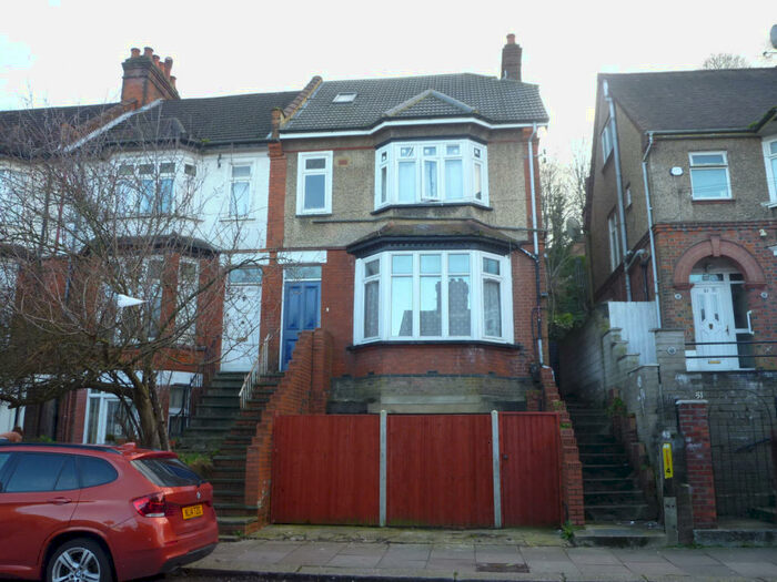 Flat To Rent In Ashburnham Road, LU1