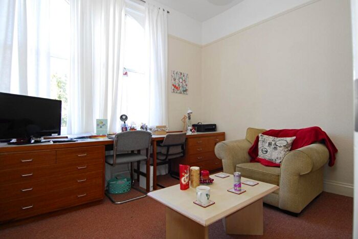 2 Bedroom Apartment To Rent In Napier Terrace, Flat, Plymouth, PL4