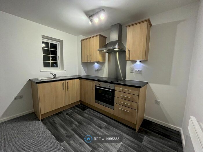 2 Bedroom Flat To Rent In Stoneclough, Radcliffe, Manchester, M26